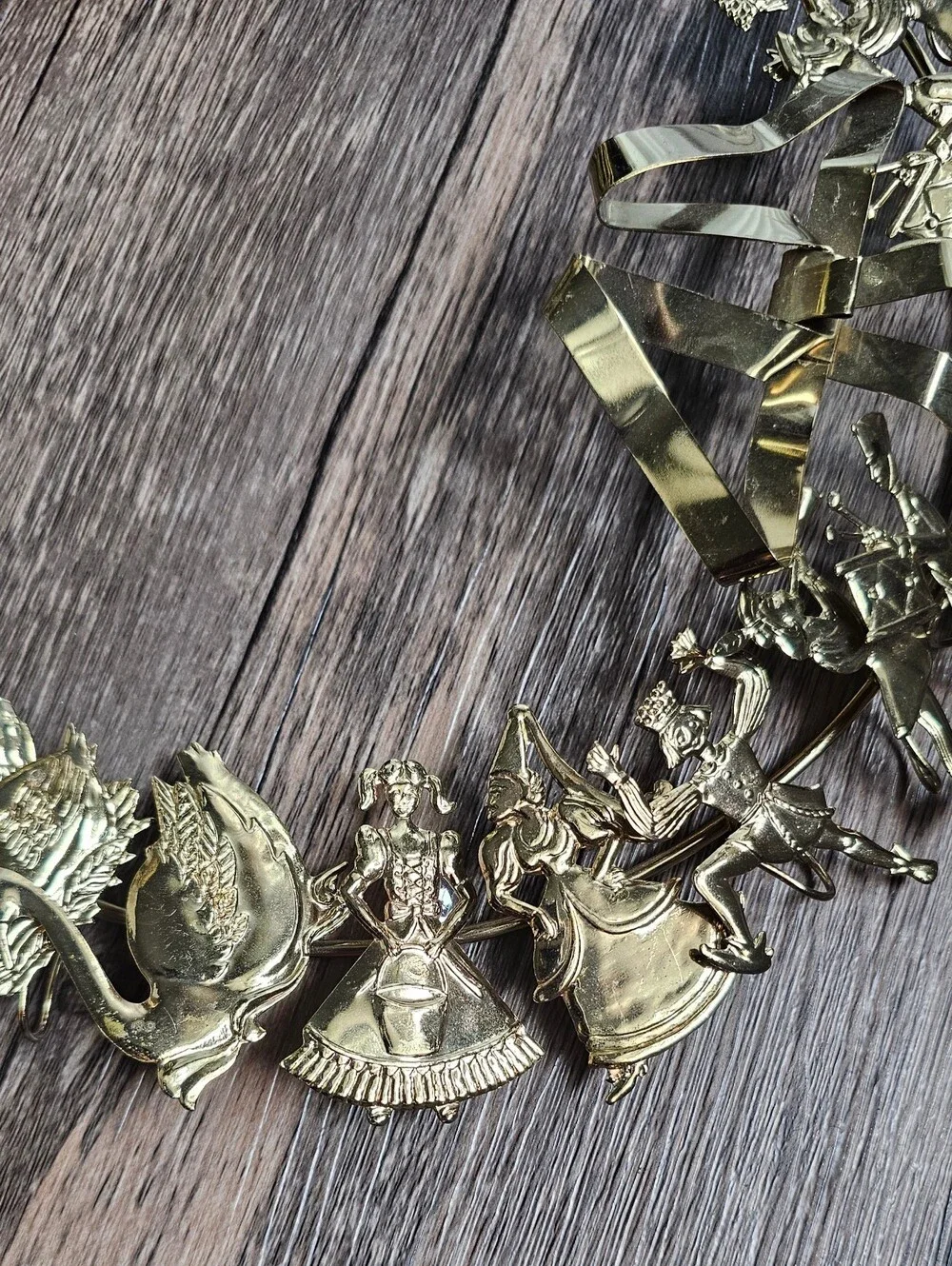 Vintage Dresden 12 Days of Christmas Metal wreath